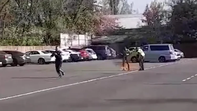 Мужчина поджег себя в Алматы