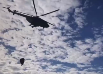 В Казахстане борются с крупным пожаром на границе двух областей