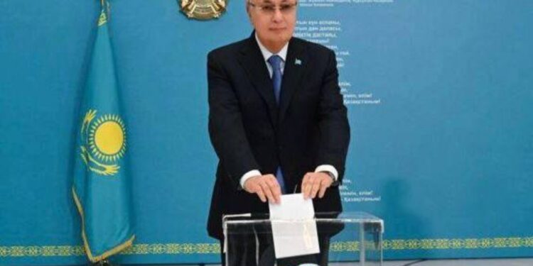 Қазақстан Президенті референдумда дауыс берді