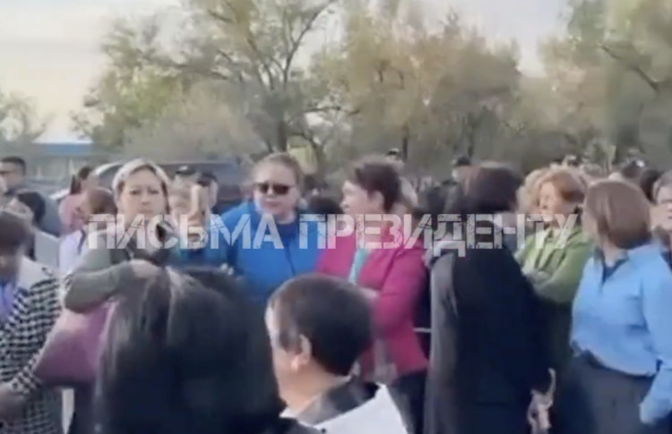 Учителя Жетігена устроили митинг