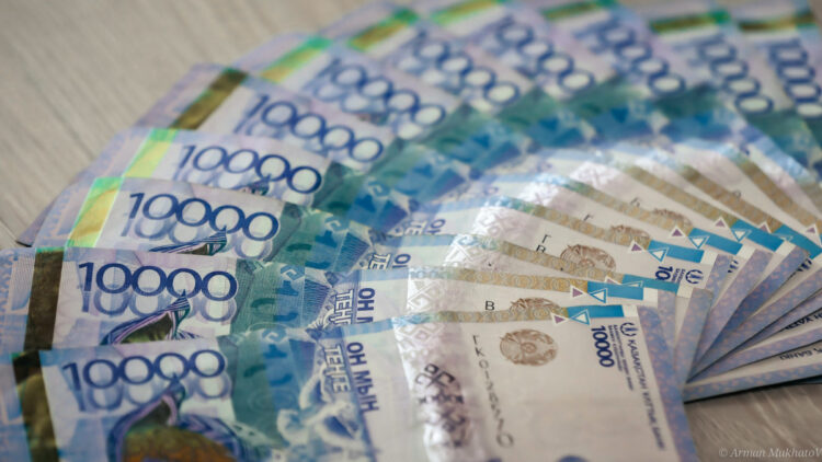 Жетісу облысында білім бөлімі есепшілері ақша жымқырған