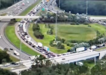 АҚШ-та 1 млн астам адам шұғыл қауіпсіз жерге көшеді