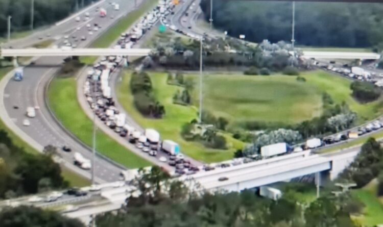 АҚШ-та 1 млн астам адам шұғыл қауіпсіз жерге көшеді