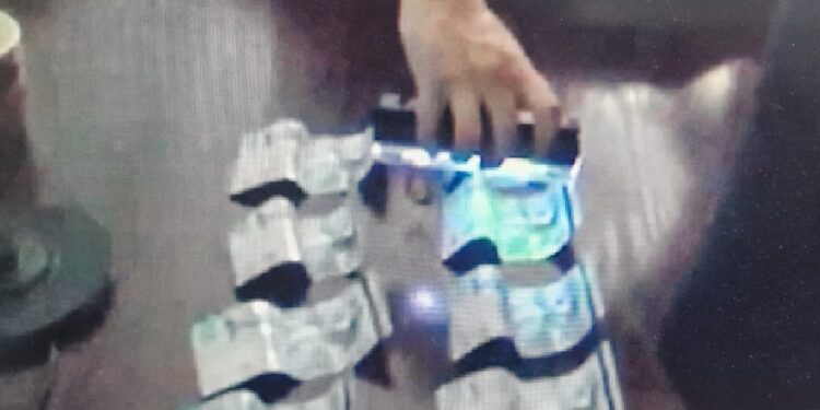 Алматы облысында 100 мың теңге пара алған басшы 2 жылға бас бостандығынан айырылды