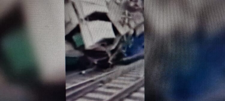 Ақмола облысында жүк пойызының бірнеше вагоны рельстен шығып кетті