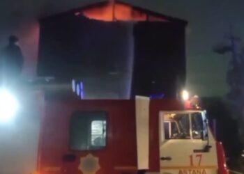 Астанада жатақхана өртеніп, 5 адам зардап шекті