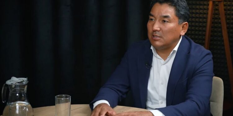 Алмасбек Садырбаев 1,2 млрд теңге жымқырды деген күдікпен ұсталды