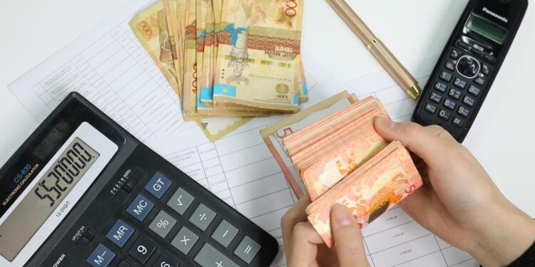 Қаржы министрлігі: Мемлекеттік қызметшілерге сыйақы беруге тыйым салынған жоқ