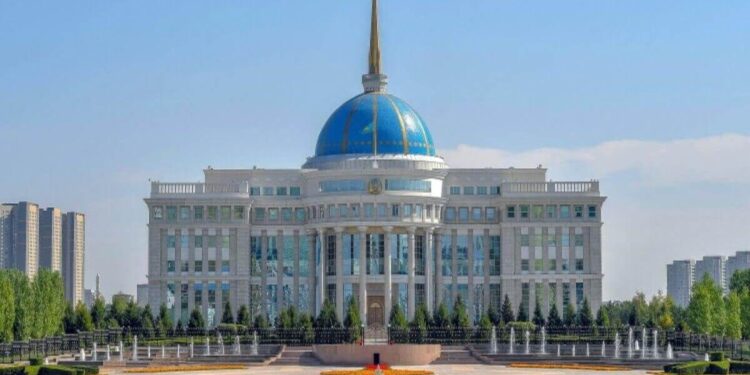 Тоқаев Қарағанды облысы әкіміне сөгіс берді