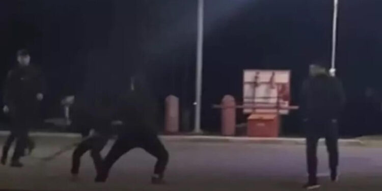 Оралда жаппай төбелес болды