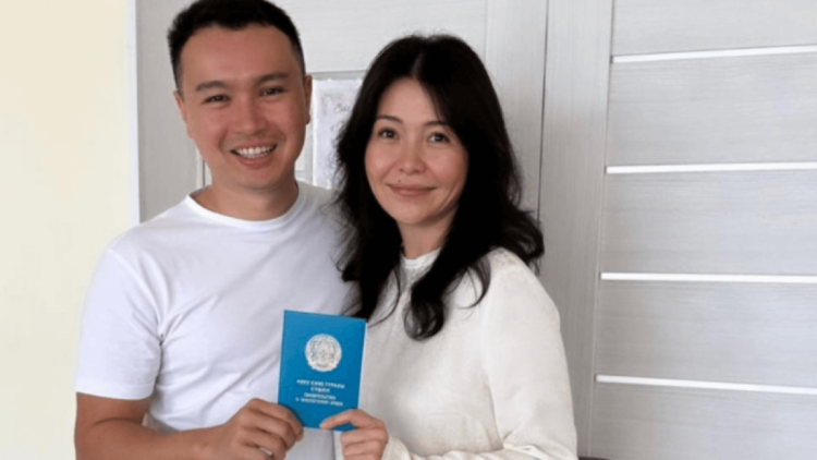 Асель Садвакасова официально развелась с мужем