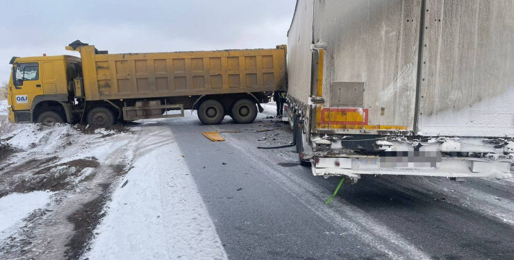 Грузовики столкнулись на трассе Алматы — Усть-Каменогорск: есть пострадавший