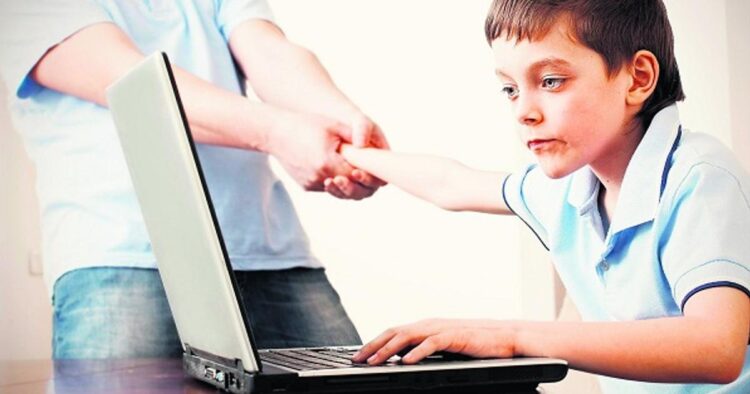 15 жастағы бала компьютерге тыйым салғаны үшін анасын балталап өлтірді
