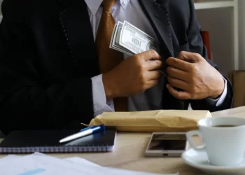 Қостанайда жымқырған жаттықтырушы 5,9 млн теңге иемденді