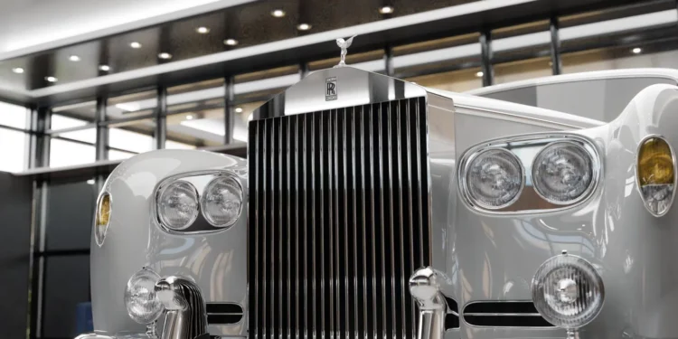 Қайрат Сатыбалдының екі люкс көлігі Дубайда сатылды