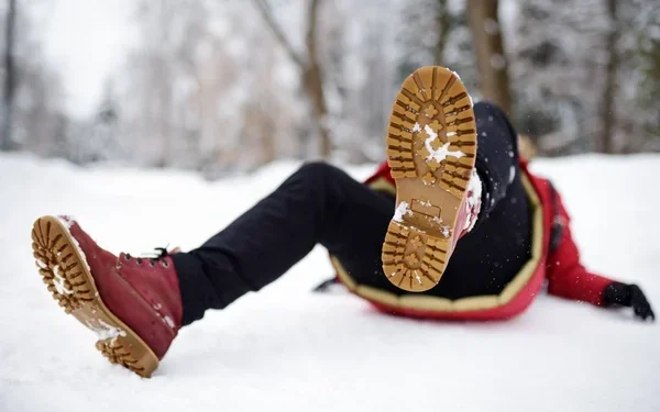 Около 100 астанчан обратились в травмпункты из-за последствий непогоды