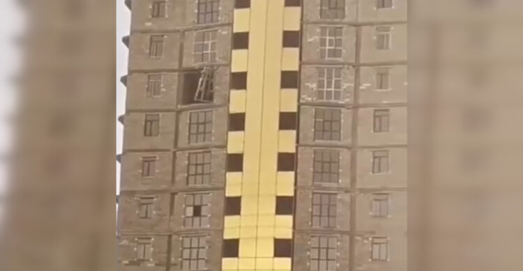 На Актау обрушился ураганный ветер