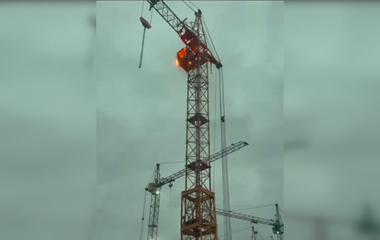 В Караганде ликвидировали пожар на башенном кране