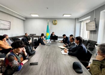 Как в Конаеве решили проблему стихийной торговли на улице Абая