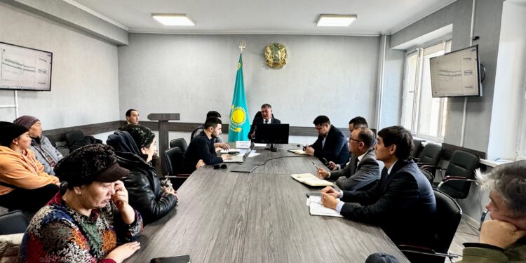 Как в Конаеве решили проблему стихийной торговли на улице Абая