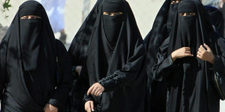 Швейцарияда да ниқабқа тыйым салынды