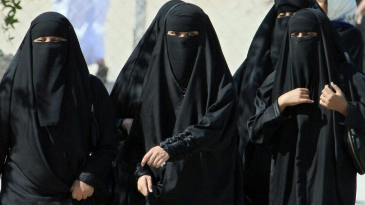 Швейцарияда да ниқабқа тыйым салынды