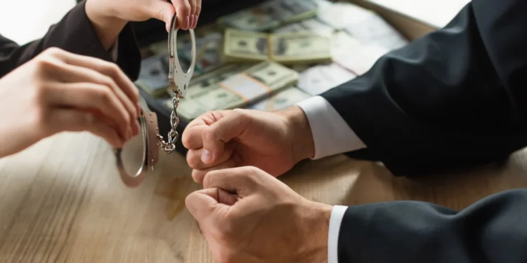 ШҚО-да қор басшысы мүгедектерден 115 млн теңге жымқырды