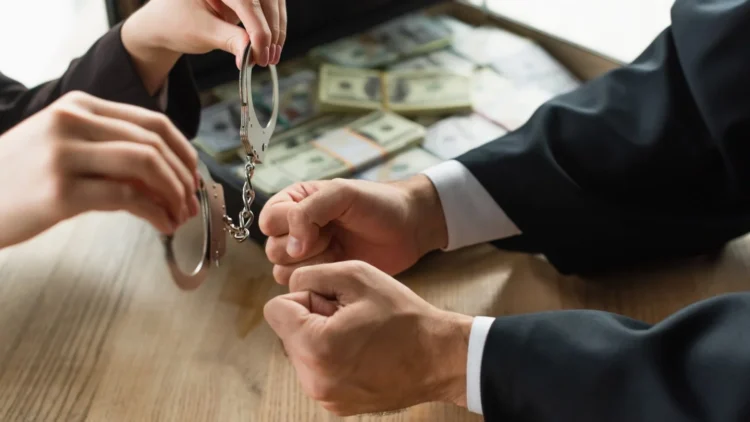 ШҚО-да қор басшысы мүгедектерден 115 млн теңге жымқырды