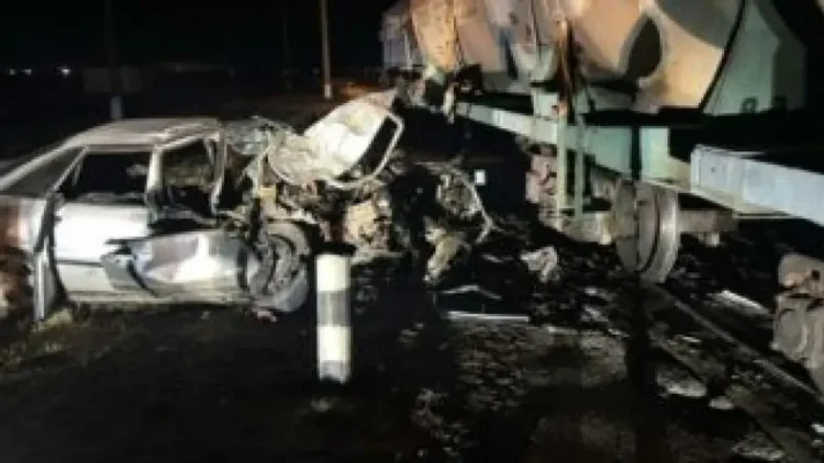 Ақмола облысында көлік пойызбен соқтығысып, үш адам қаза тапты