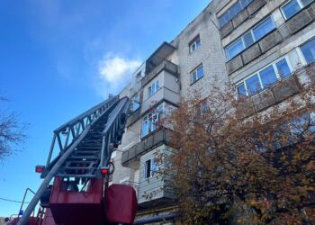 В Талгаре спасатели эвакуировали 18 человек при пожаре