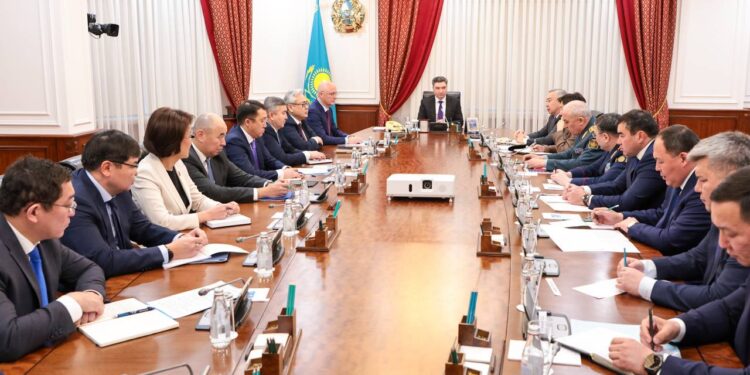 Премьер-министр обсудил меры безопасности на фоне ситуации вокруг Украины