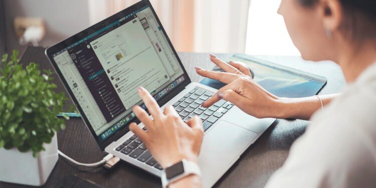 Казахстанские работодатели и сотрудники теперь могут оставлять отзывы друг о друге на HR Enbek