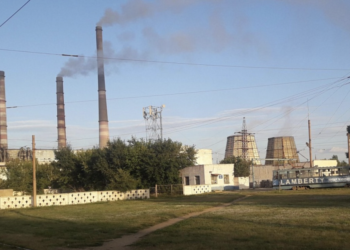 Градирня загорелась на территории ТЭЦ-1 в Павлодаре