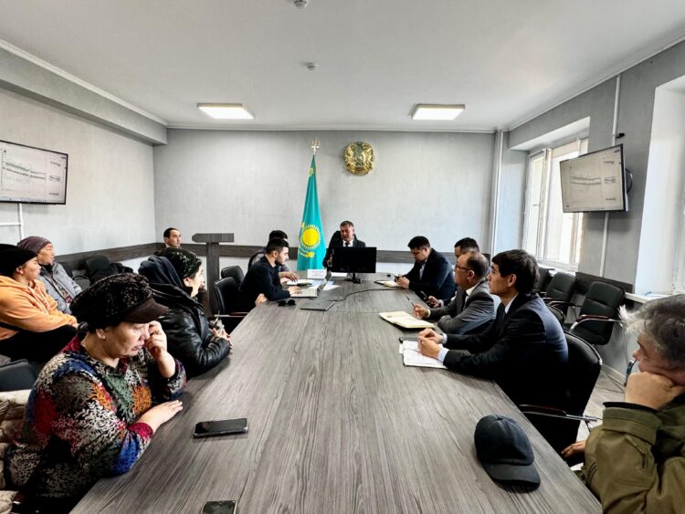 Қонаев Абай көшесіндегі жабайы сауда мәселесін қалай шешті?