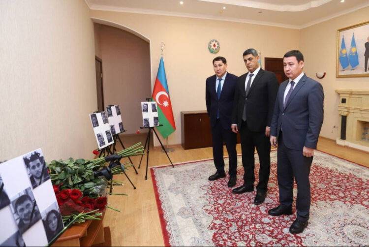 Жители Мангистау выразили соболезнования народу Азербайджана после авиакатастрофы