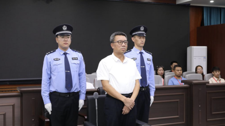 Қытайда 426 миллион доллар пара алған шенеунік өлім жазасына кесілді