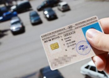 В алматинском спецЦОНе поймали мужчину, который сдавал экзамен на права с наушниками и видеокамерой