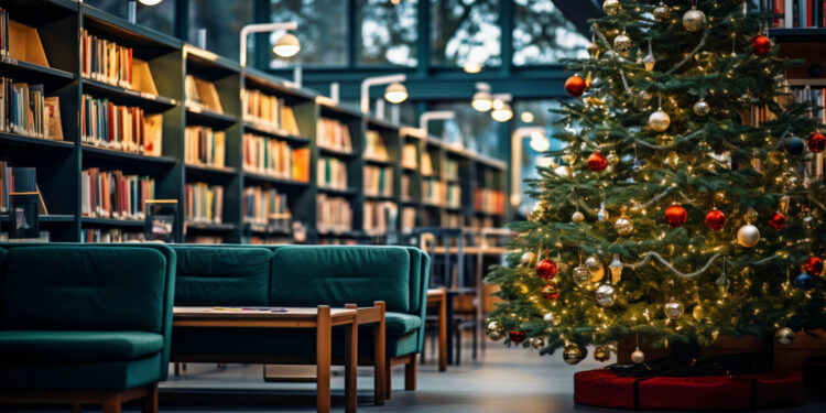 Учитель получил травмы при установке елки в Семее