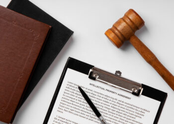 В Астане чиновника осудили за взятку и хранение наркотиков