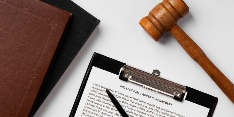 В Астане чиновника осудили за взятку и хранение наркотиков