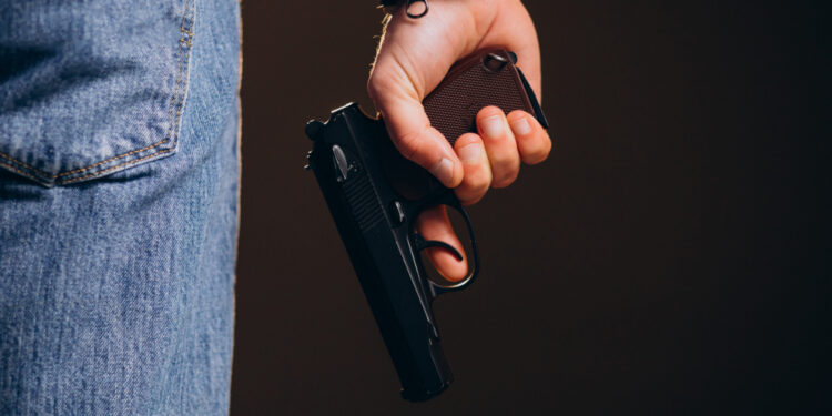 Мужчина ворвался в ЖК в Алматы и выстрелил в людей