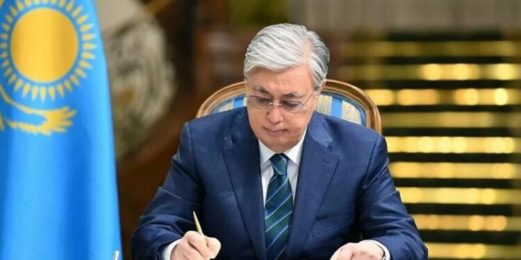 Токаев объявил 2025 год Годом рабочих профессий