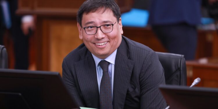 «От вопросов не ухожу»: Ерболат Досаев ответил на критику журналистов