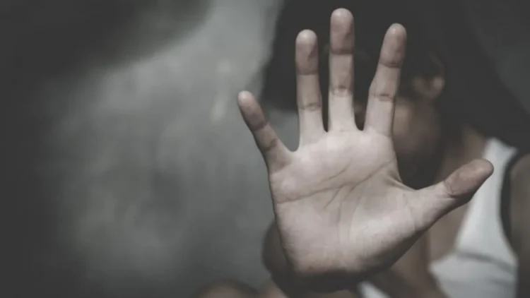 Астанада өгей балаларын қорлаған әке 5 күнге қамалды