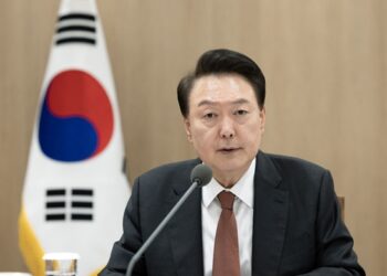 Оңтүстік Корея әскери төтенше жағдай жариялады