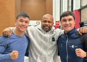 Әйгілі боксшы Рой Джонс Астанаға келді