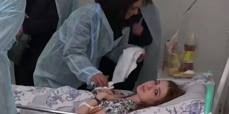 Ақтаудағы ұшақ апатынан аман қалған стюардессаның видеосы тарады