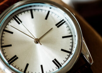 Бектенов объяснил пользу единого часового пояса