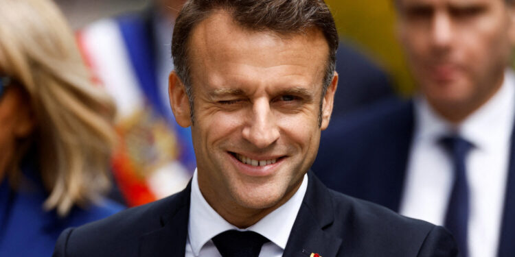 Макрон 2027 жылға дейін президент қызметін атқара береді