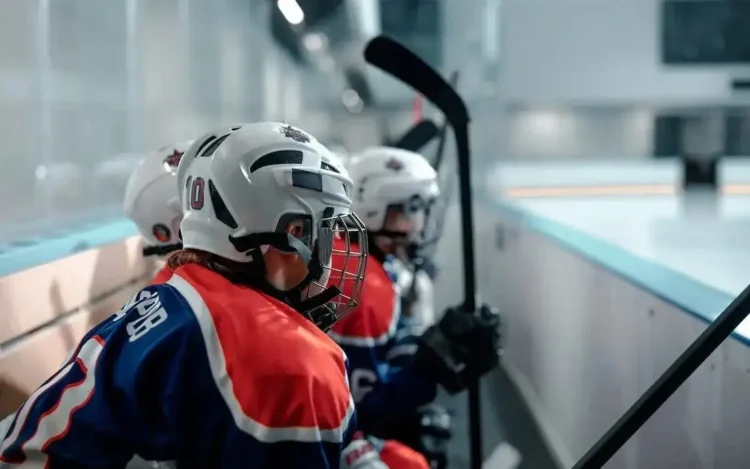 Нью-Йоркте 17 жастағы хоккейші матч кезінде қайтыс болды